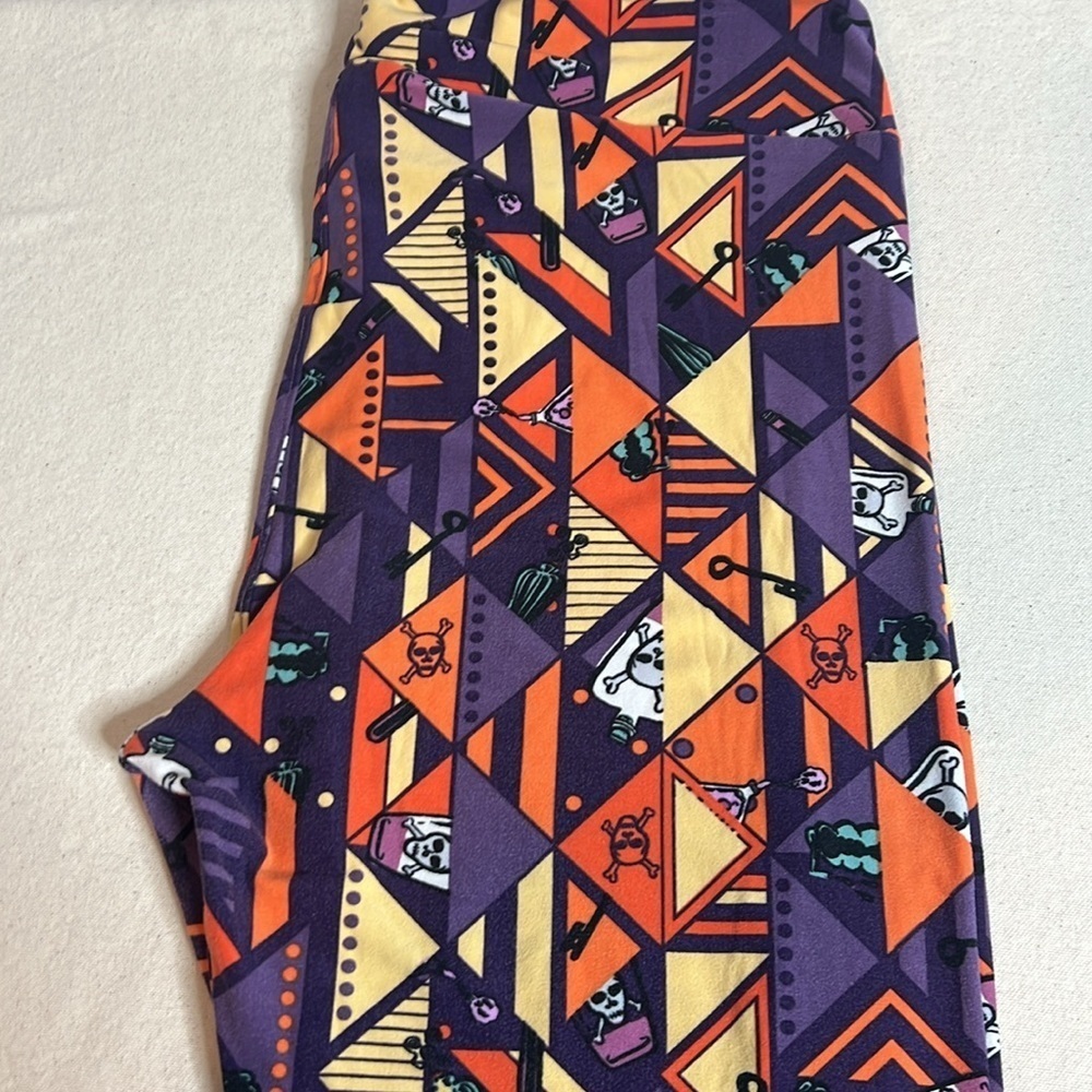 🛍️ 4 for $25 Spooky Geometric Halloween Leggings - TC2 - Picture 3 of 5